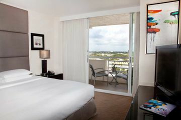 Hotel Doubletree Suites By Hilton - Gallery One