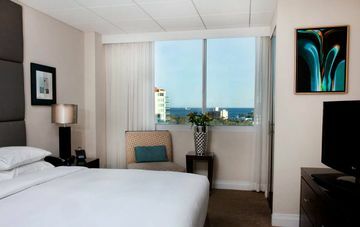 Hotel Doubletree Suites By Hilton - Gallery One