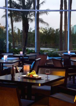 Hotel Doubletree Suites By Hilton - Gallery One
