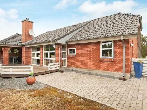 Three-bedroom Holiday Home In Bl�vand 93