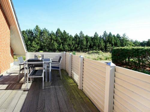 Three-bedroom Holiday Home In Bl�vand 93