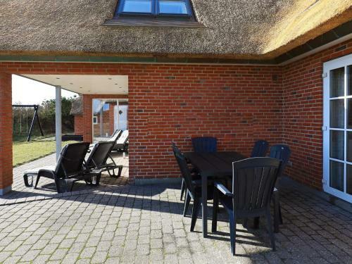Three-bedroom Holiday Home In Bl�vand 44