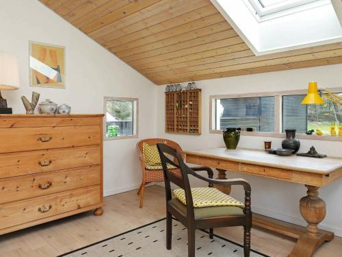 Three-bedroom Holiday Home In Bl�vand 13