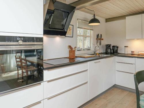 Three-bedroom Holiday Home In Bl�vand 13