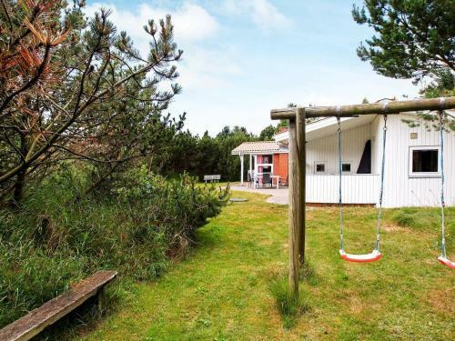 Three-bedroom Holiday Home In Bl�vand 65