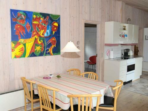 Three-bedroom Holiday Home In Bl�vand 65