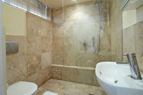 Hotel Edward Court 2 Bedroom
