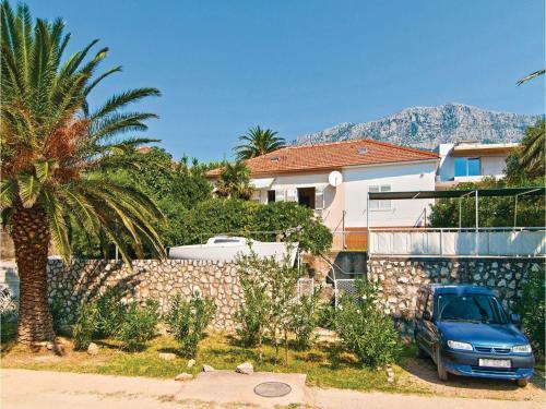 Three-bedroom Apartment With Sea View In Kastel Gomilica