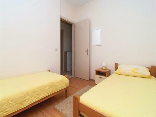Three-bedroom Apartment With Sea View In Kastel Gomilica
