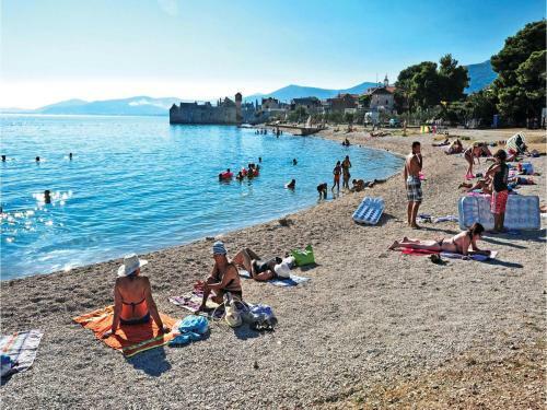 Three-bedroom Apartment With Sea View In Kastel Gomilica