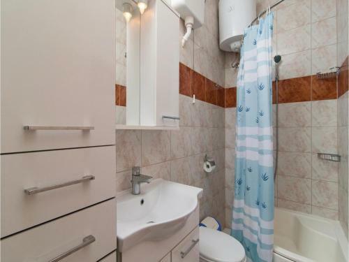 Three-bedroom Apartment With Sea View In Kastel Gomilica