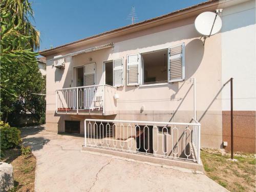 Three-bedroom Apartment With Sea View In Kastel Gomilica
