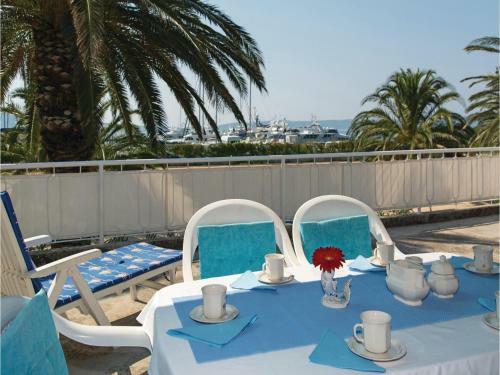 Three-bedroom Apartment With Sea View In Kastel Gomilica