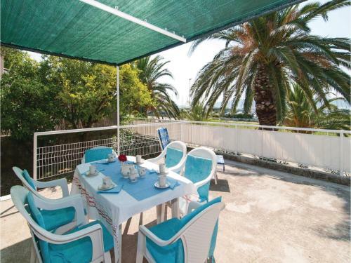 Three-bedroom Apartment With Sea View In Kastel Gomilica