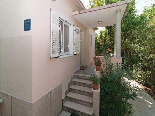Three-bedroom Apartment With Sea View In Kastel Gomilica