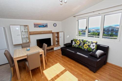 Apartments With A Parking Space Kastel Stari (kastela) - 11571