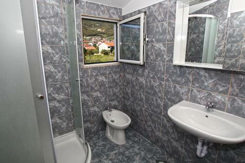 Apartments With A Parking Space Kastel Stari (kastela) - 11571
