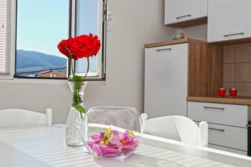 Apartments With A Parking Space Kastel Stari (kastela) - 11571