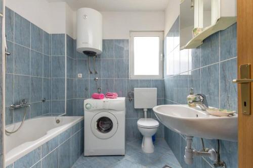 Apartments With A Parking Space Kastel Stari (kastela) - 11571