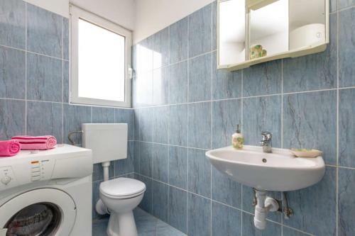 Apartments With A Parking Space Kastel Stari (kastela) - 11571