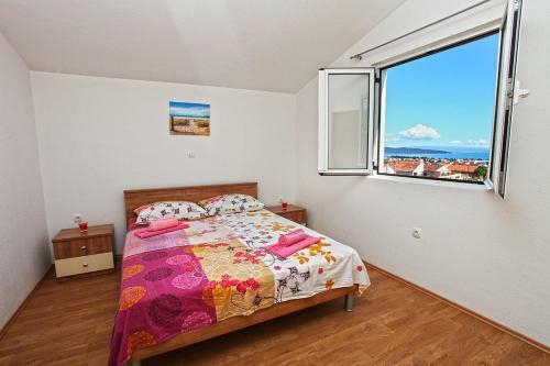 Apartments With A Parking Space Kastel Stari (kastela) - 11571