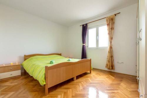 Apartments With A Parking Space Kastel Stari (kastela) - 11571