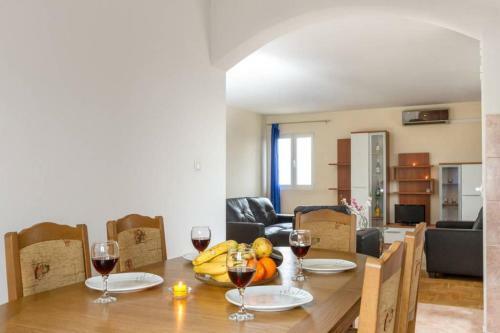 Apartments With A Parking Space Kastel Stari (kastela) - 11571