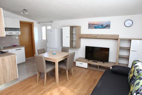 Apartments With A Parking Space Kastel Stari (kastela) - 11571