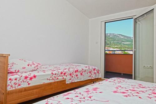 Apartments With A Parking Space Kastel Stari (kastela) - 11571