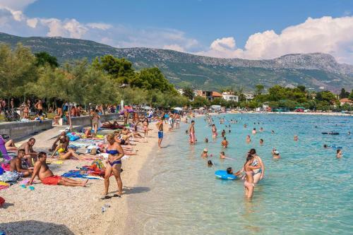 Apartments With A Parking Space Kastel Stari (kastela) - 11571