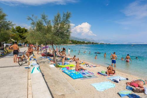Apartments With A Parking Space Kastel Stari (kastela) - 11571