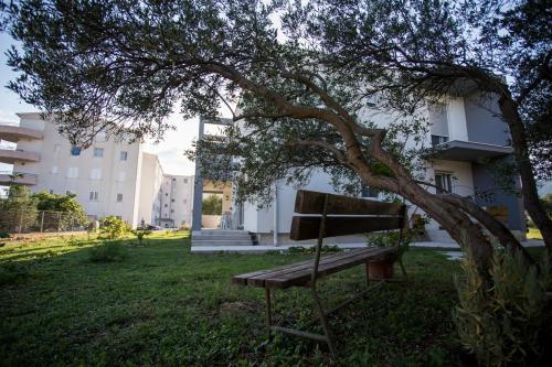 Enelani Apartments