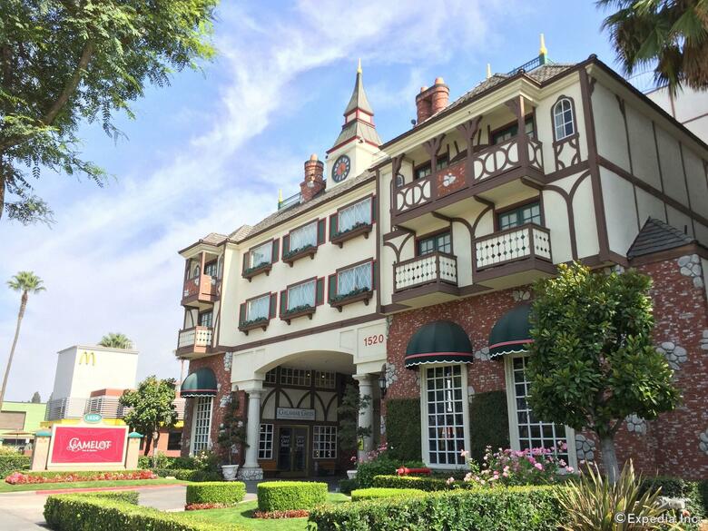 Hotel Camelot Inn And Suites