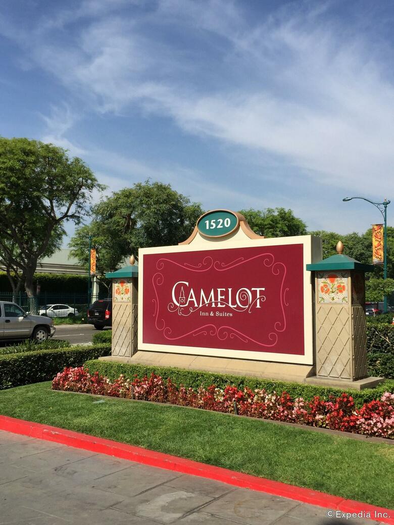 Hotel Camelot Inn And Suites