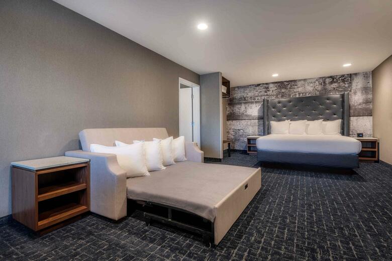 Hotel Camelot Inn And Suites