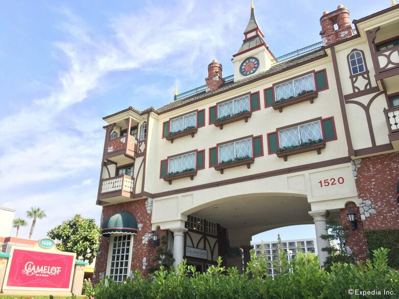 Hotel Camelot Inn And Suites