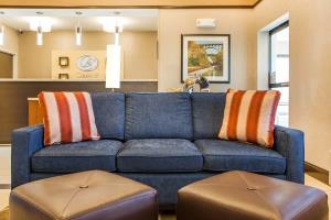 Hotel Comfort Suites West
