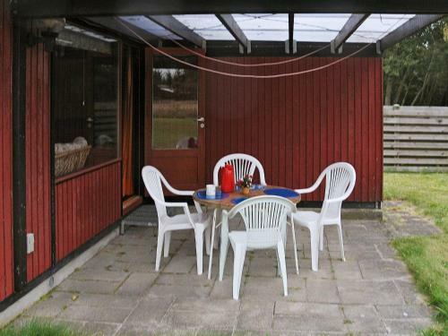 Three-bedroom Holiday Home In V�ggerl�se 39
