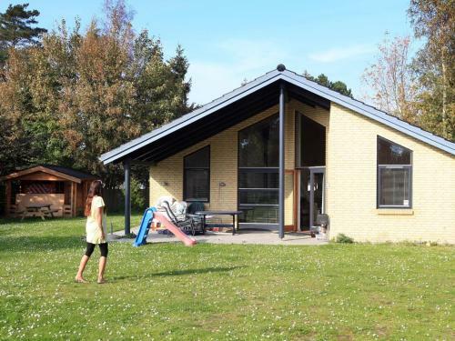 Three-bedroom Holiday Home In V�ggerl�se 26
