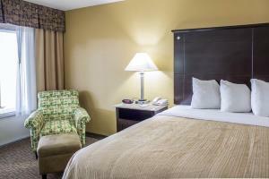 Hotel Quality Inn & Suites Airpark East