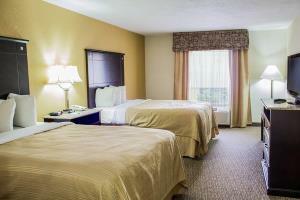 Hotel Quality Inn & Suites Airpark East