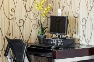 Hotel Quality Inn & Suites Airpark East
