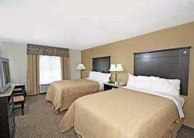 Hotel Quality Inn & Suites Airpark East