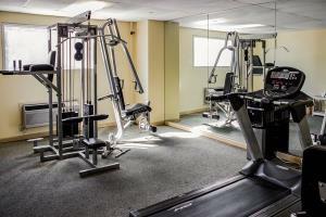 Hotel Quality Inn & Suites Airpark East
