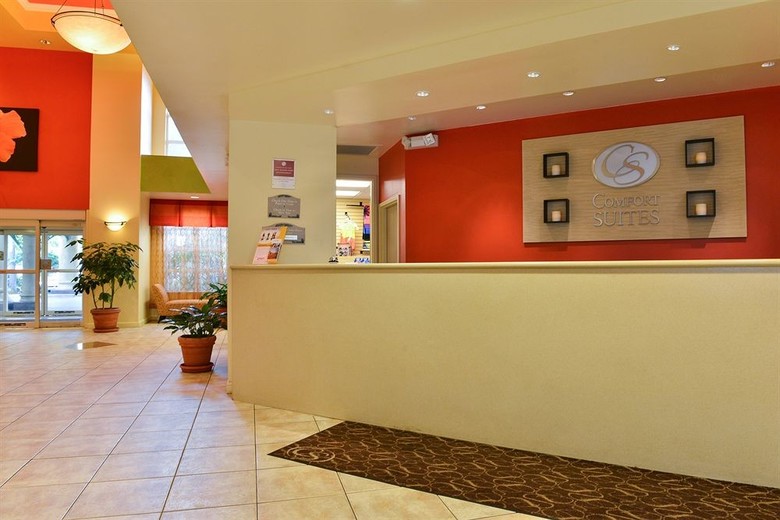 Hotel Comfort Suites Maingate East