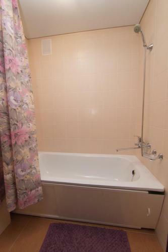 Apartamento Kvartira Posutochno Vysotnaya 2