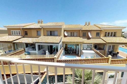 Villas And Apartments Olive Homes