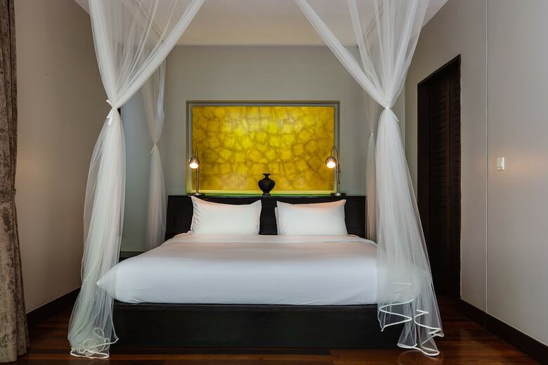 Heritage Suites Hotel