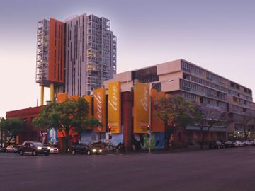 Hotel Oaks Precinct (formerly Gallery)