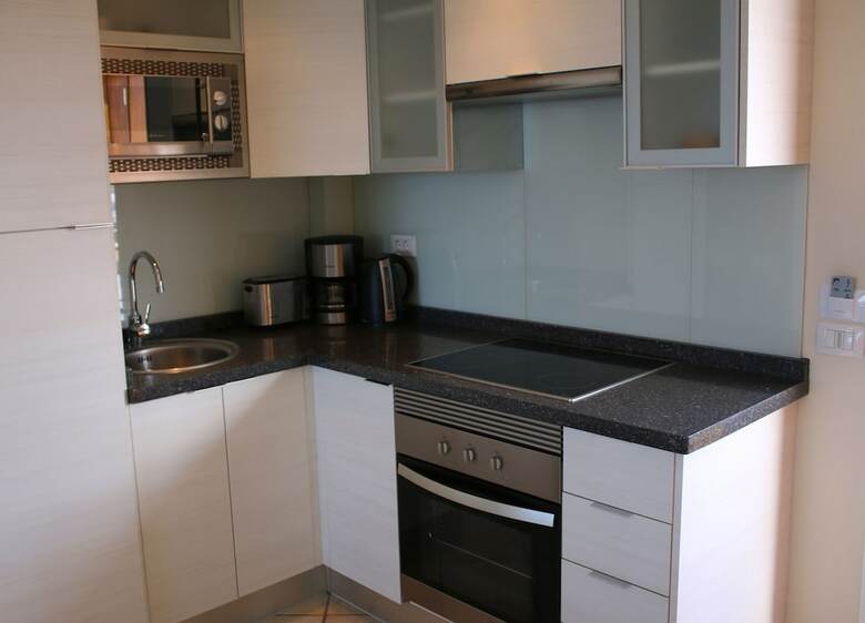 Pearly Grey Ocean Club Apartments & Suites